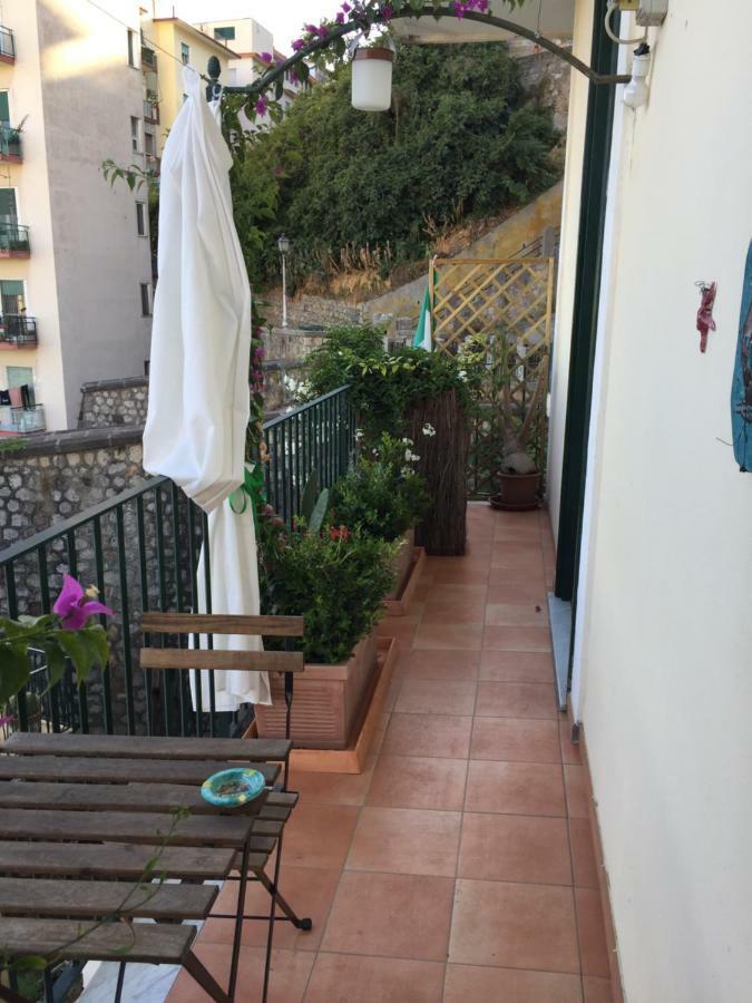 Apartmán Fronte Al Porto Salerno Exteriér fotografie