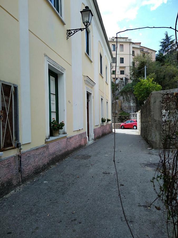 Apartmán Fronte Al Porto Salerno Exteriér fotografie