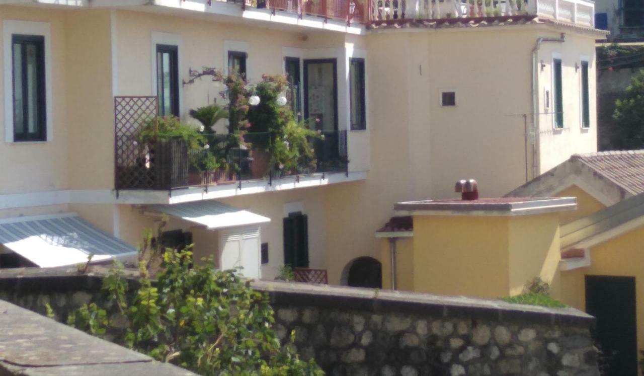 Apartmán Fronte Al Porto Salerno Exteriér fotografie